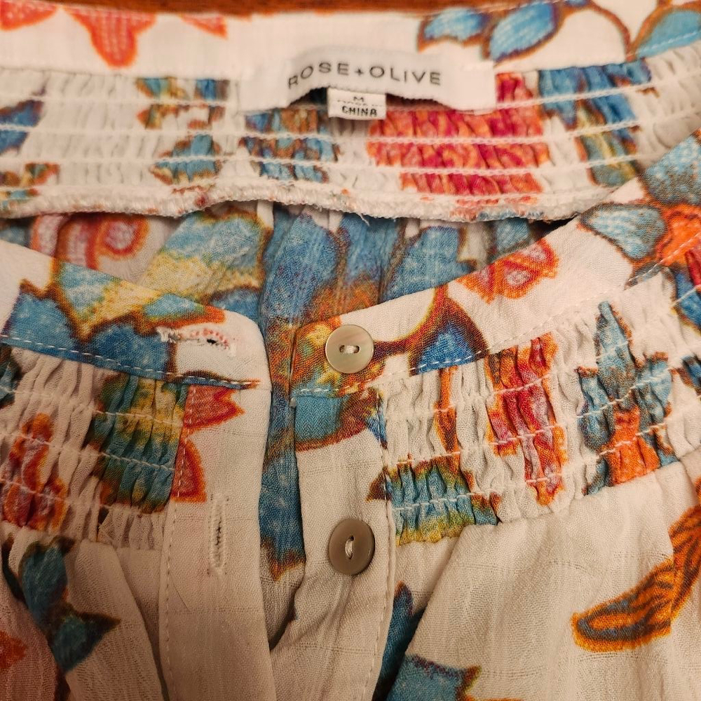 Women's ROSE+OLIVE White Floral Blouse M with Orange & Blue Flowers A2 - Picture 2 of 5